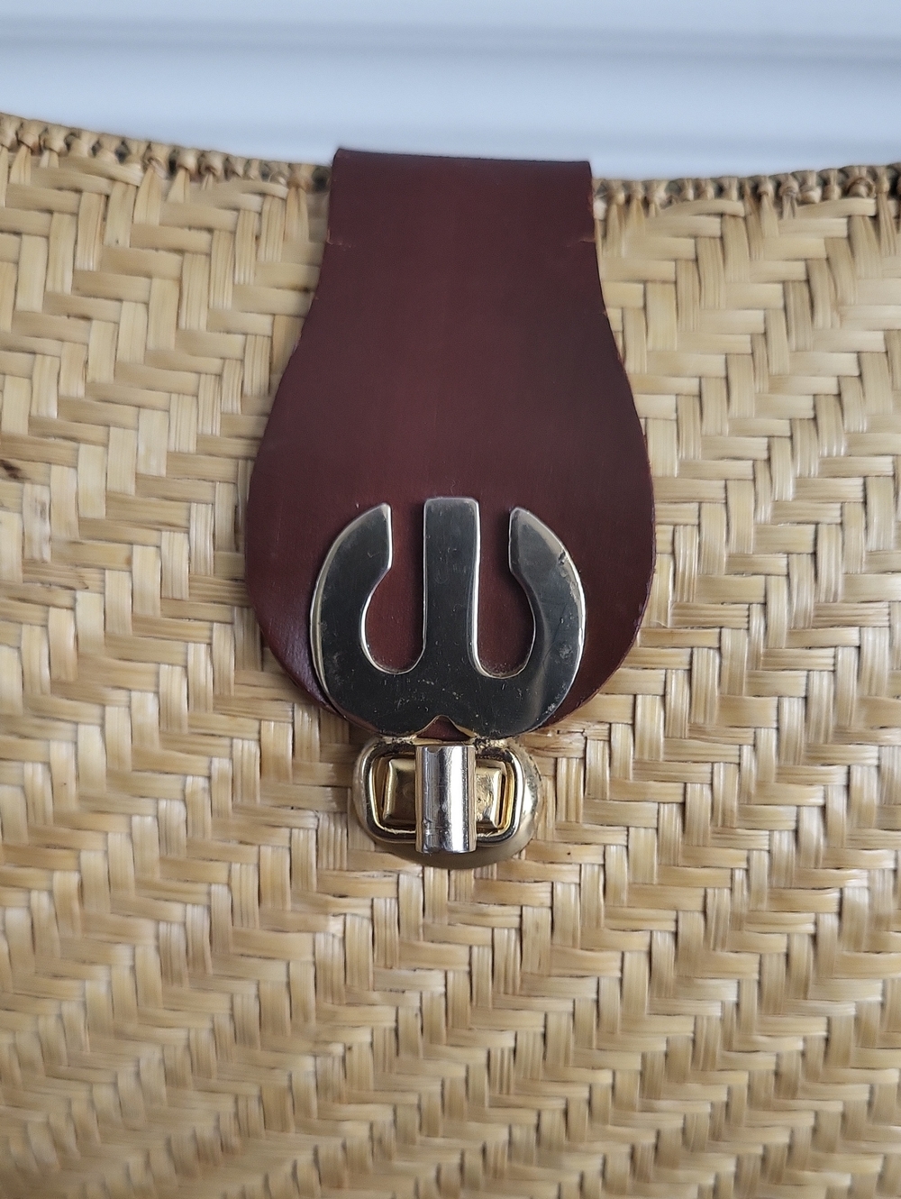 Vintage Woven Straw Rattan shoulder Bag with Leather Trim & Statement Clasp - Picture 12 of 16